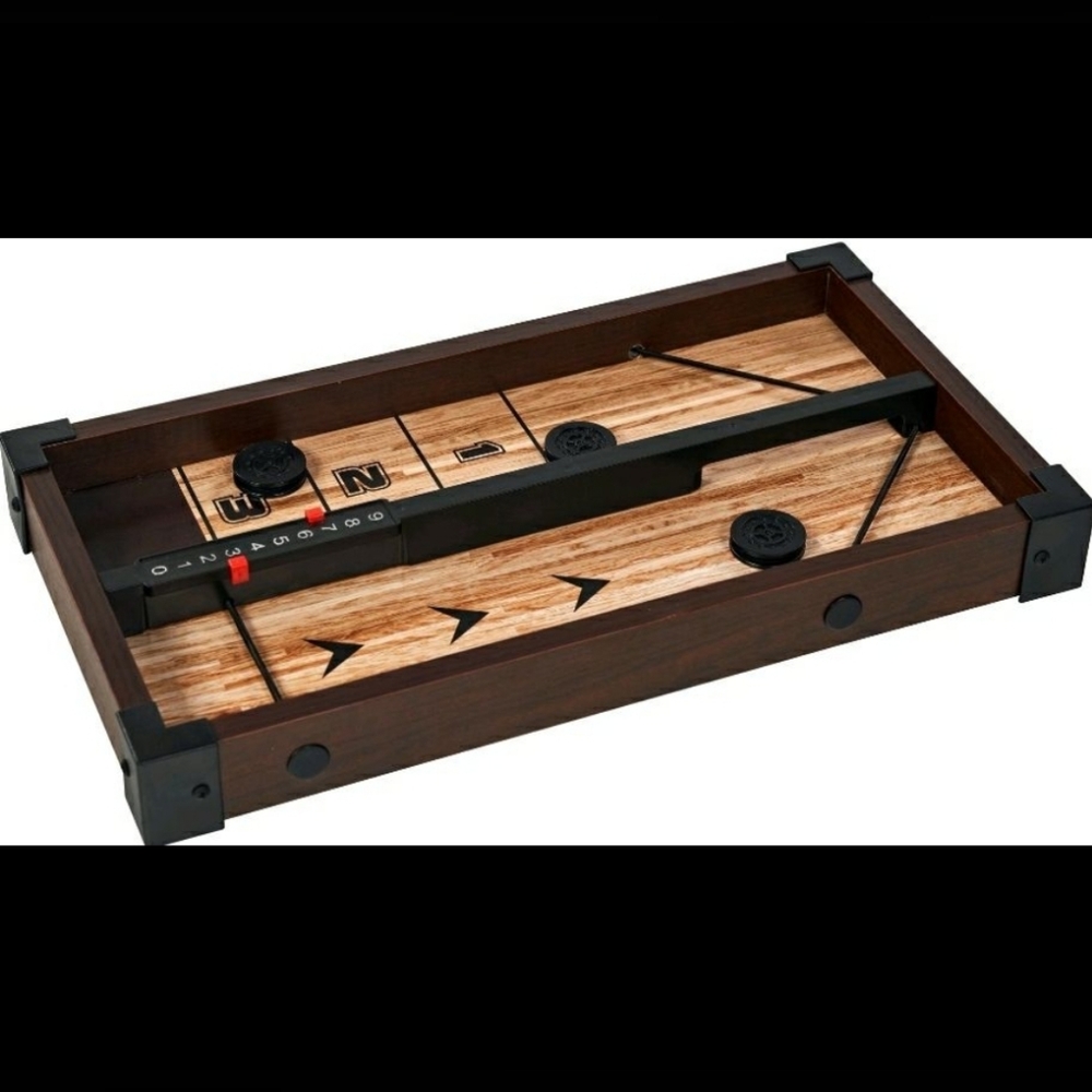Tabletop sling shuffleboard game table